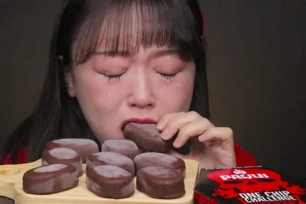 Kejadian Apes yang Menimpa YouTuber Mukbang. Selalu Hati-hati! 12