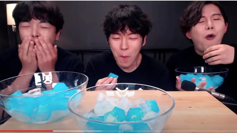 Kejadian Apes yang Menimpa YouTuber Mukbang. Selalu Hati-hati! 11