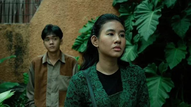 Review Film Penyalin Cahaya: Cukup Mengesankan dan Sedikit Edukatif 6