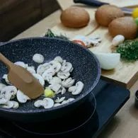 Punya Stok Jamur Kancing Berlimpah di Rumah? Yuk, Diolah Jadi Menu Makanan Bintang Lima!