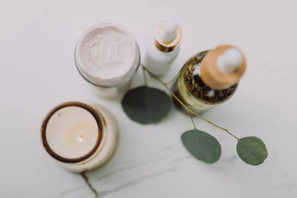 8 Cara Menghilangkan Bruntusan di Dahi, dari Cuci Muka Sampai Eksfoliasi 11