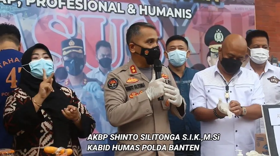 Fakta Penggerebekan Pabrik Sampo Palsu di Tangerang; Merek hingga Bahan Baku 6