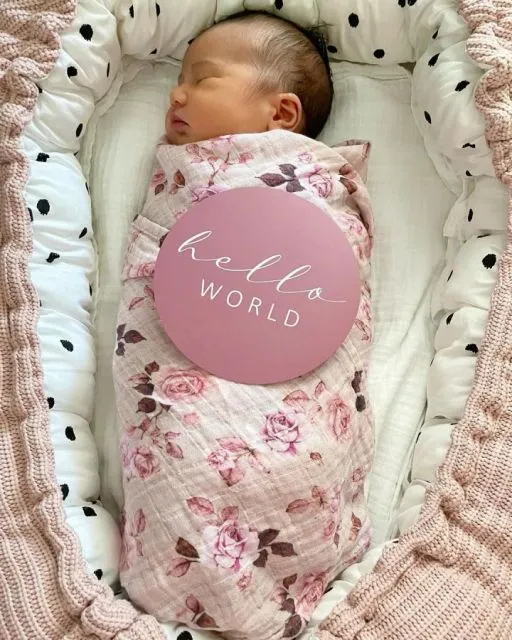 Derby Romero-Claudia Adinda Sambut Kelahiran Anak Pertama. Selamat! 3 Anak pertama Derby