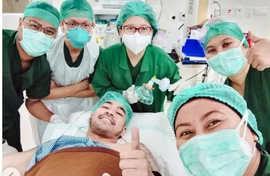 Robby Purba Tunjukkan Hasil Operasi Tumor Payudara, Ungkap Apa yang Ia Rasakan 6
