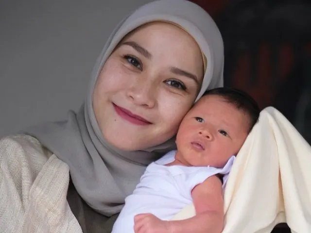 Anak Artis yang Disunat Saat Masih Bayi. Alasannya Beragam 16
