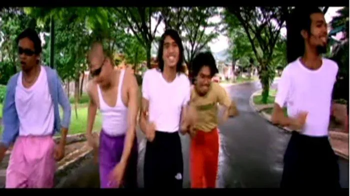 Video Klip Lagu 2000-an yang Layak Dapat Remake. Nostalgianya Pasti Dapat! 16