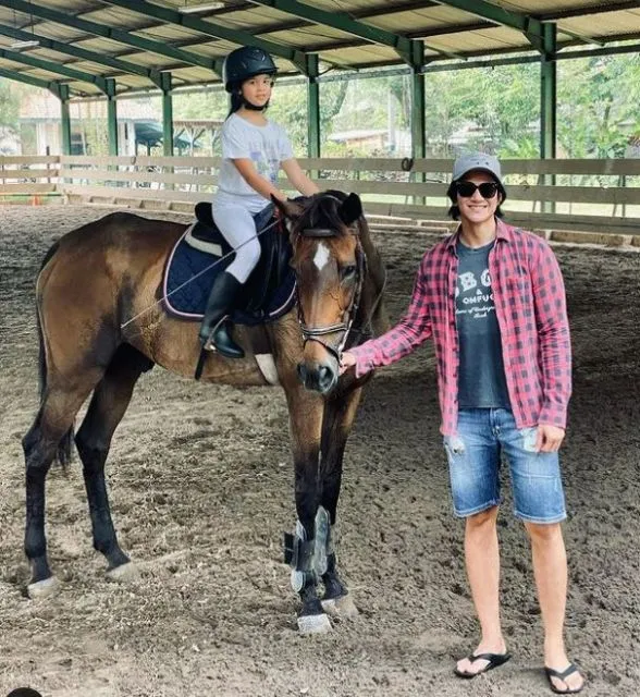 Artis yang Dapat Julukan Hot Daddy; Paras Tampan Plus Sayang Keluarga 10