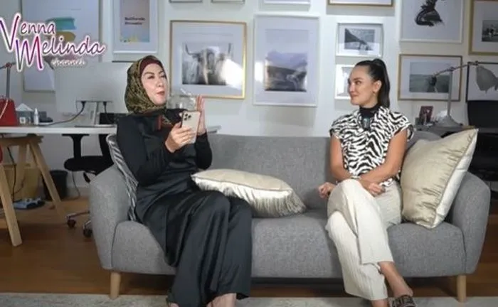 Jawaban Luna Maya Soal Kemungkinan Balikan dengan Ariel Noah 4 Luna Maya saat menjadi bintang tamu Venna Melinda