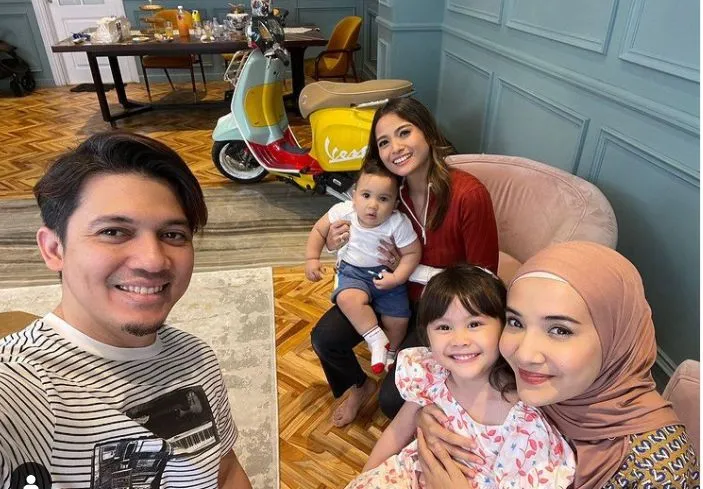 Acha Septriasa Sambangi Rumah Irwansyah, Sikap Zaskia Sungkar Jadi Sorotan Warganet 3