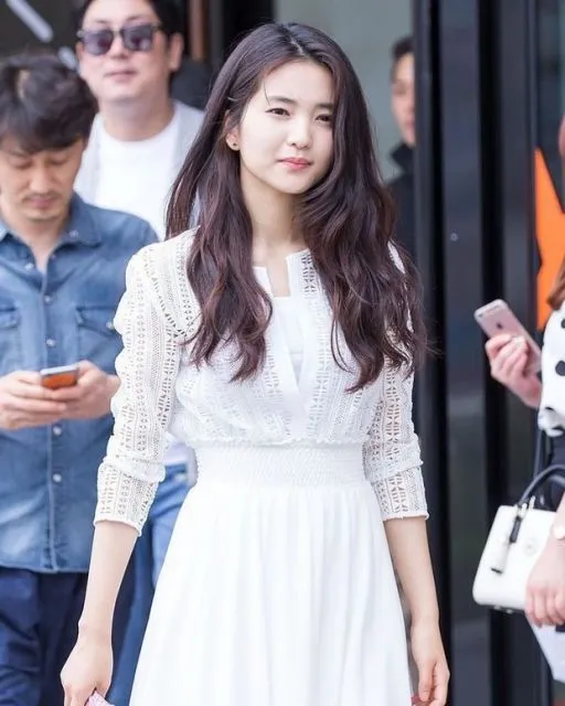Potret Gaya Modis Kim Tae Ri, Bintang Drama Twenty Five, Twenty One 9