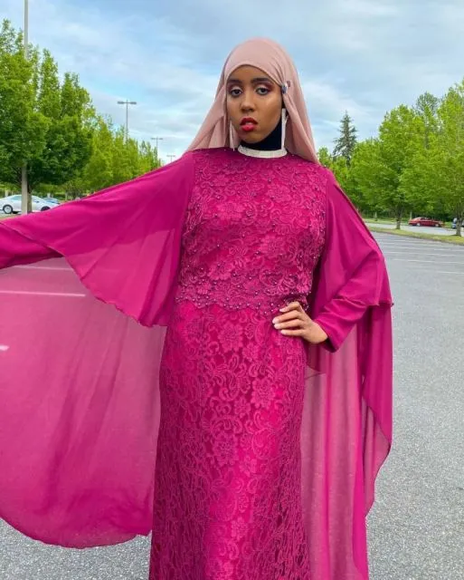 Ide Busana Cerah dan Penuh Warna ala Munera Ahmed, Tiktoker asal Amerika 14 Style Munera Ahmed