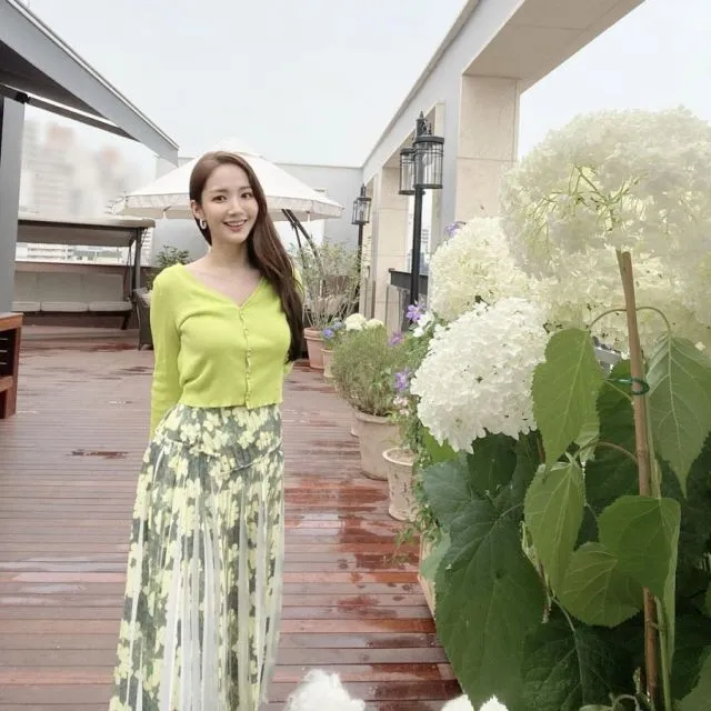 Potret Gaya Park Min Young, Bintang Drama Forecasting Love and Weather 10 Style Park Min-young