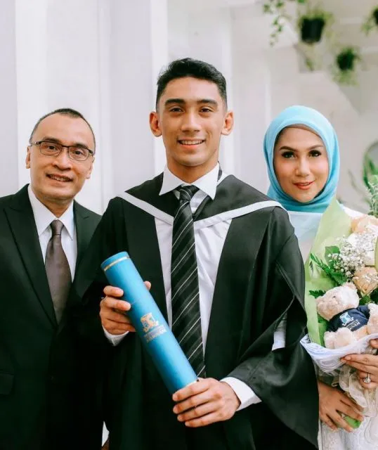 13 Anak Artis yang Sekolah di Luar Negeri. Sekalian Belajar Hidup Mandiri 21 Daffa Wardhana