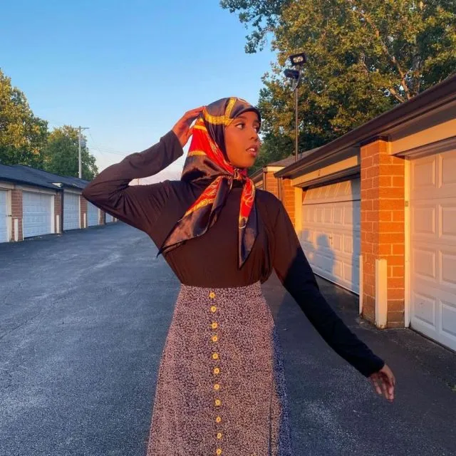 Ide Busana Cerah dan Penuh Warna ala Munera Ahmed, Tiktoker asal Amerika 13 Style Munera Ahmed
