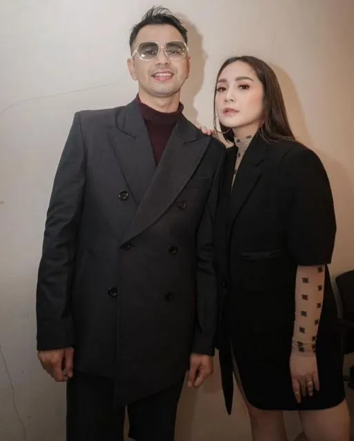 Gaya Busana Kompak ala Raffi Ahmad dan Nagita Slavina. Seru! 20 Style kompak Raffi dan Gigi