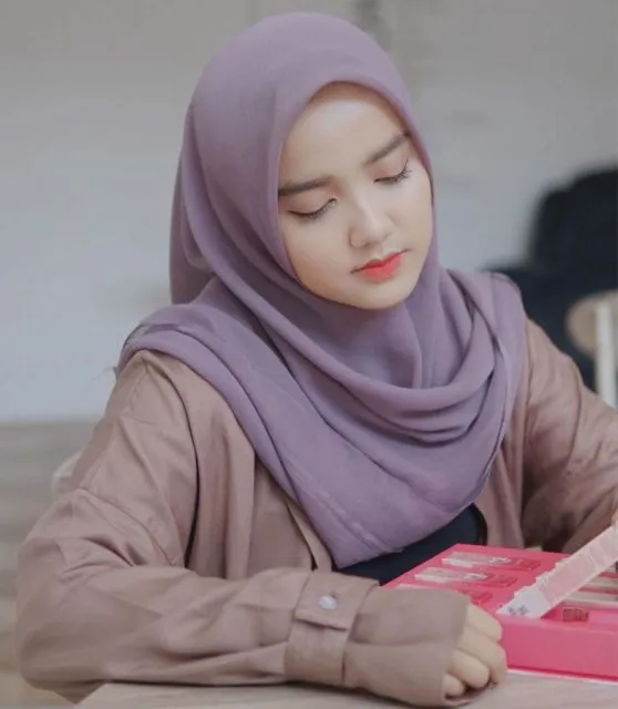 10 Gaya Hijab Wirda Mansur yang Bisa Kamu Jadikan Referensi 15 Wirda Mansyur