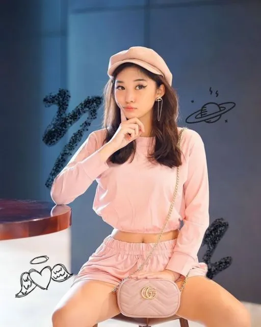 Potret Gaya Simpel Livy Renata, Seleb E-sport Cantik yang Sedang Viral 10 Gaya Livy Renata