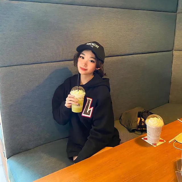 Potret Gaya Simpel Livy Renata, Seleb E-sport Cantik yang Sedang Viral 15 potret gaya simpel Livy Renata, Gamers yang sedang viral