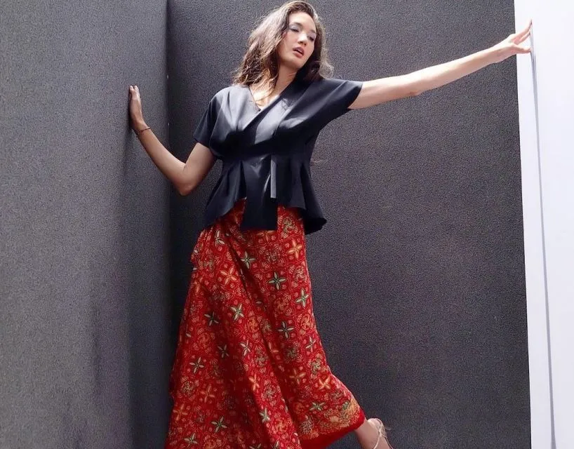 Potret Gaya Stylish Nadine Chandrawinata dalam Busana Modern-Etnik 12 Nadine Chandrawinata