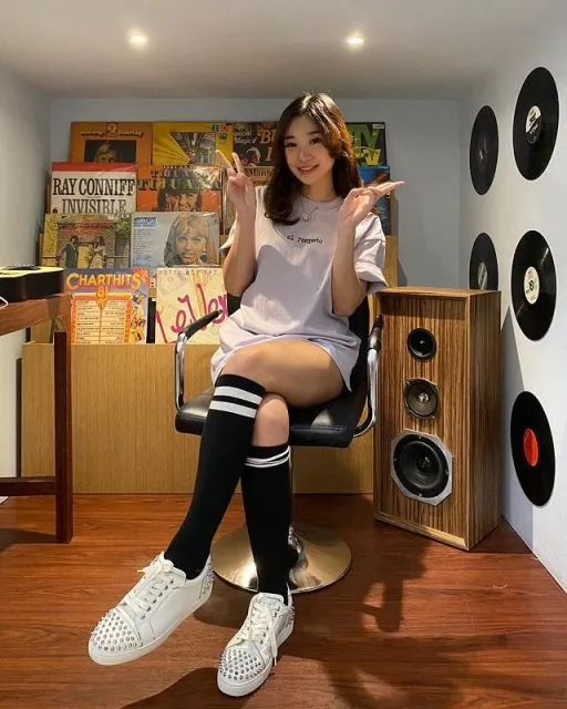 Potret Gaya Simpel Livy Renata, Seleb E-sport Cantik yang Sedang Viral 13 Gaya Livy Renata