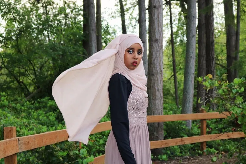 Ide Busana Cerah dan Penuh Warna ala Munera Ahmed, Tiktoker asal Amerika 17 Style Munera Ahmed