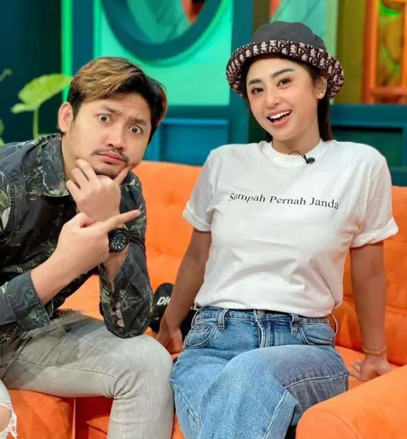 Dewi Perssik Ungkap Alasan Belum Hamil Meskipun Sudah Tiga Kali Menikah 6 Dewi Perssik ungkap masa lalu rumah tangganya