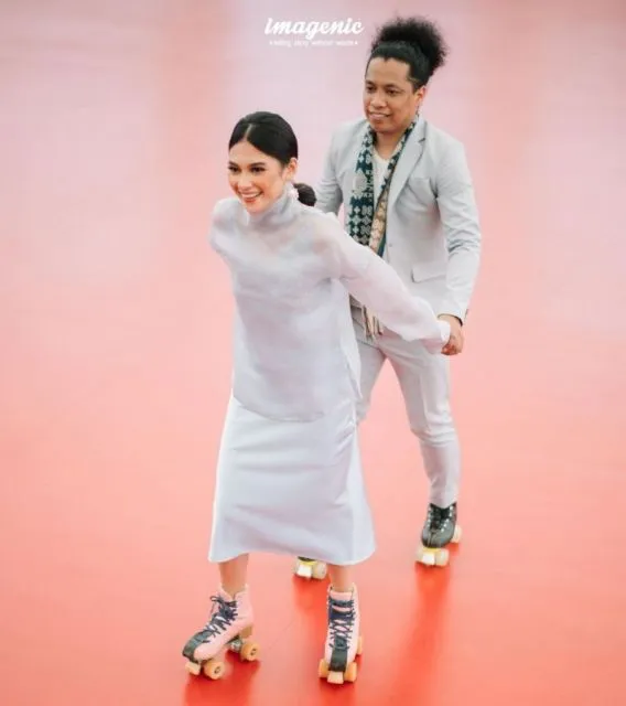 Potret Gaya Pasangan Arie Kriting dan Indah Permatasari. Sweet! 13 Style kompak Arie Kriting dan Indah Permatasari