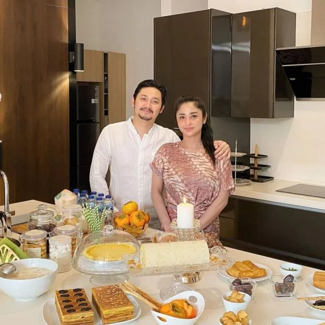 Dewi Perssik Ungkap Alasan Belum Hamil Meskipun Sudah Tiga Kali Menikah 7 Dewi Perssik dan Angga Wijaya