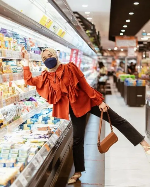Fashion Berhijab dan Kekinian ala Ririe Fairus, Mantan Istri Ayus Sabyan 14 Fesyen Riri Fairuz