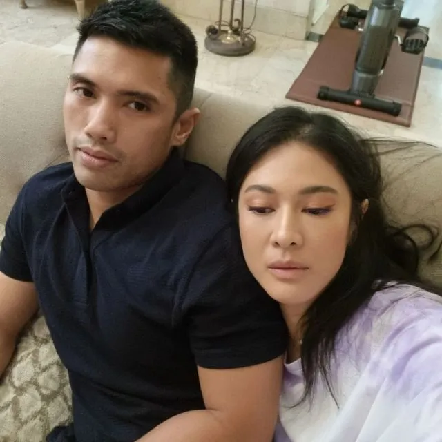 8 Potret Dian Sastro dan Suaminya, Indraguna Sutowo. Selalu Kompak dan Mesra! 13