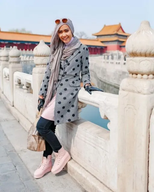Inspirasi Busana Hijab ala @luluelhasbu. Chic dan Nyaman! 15 Outfit Lulu Elhasbu