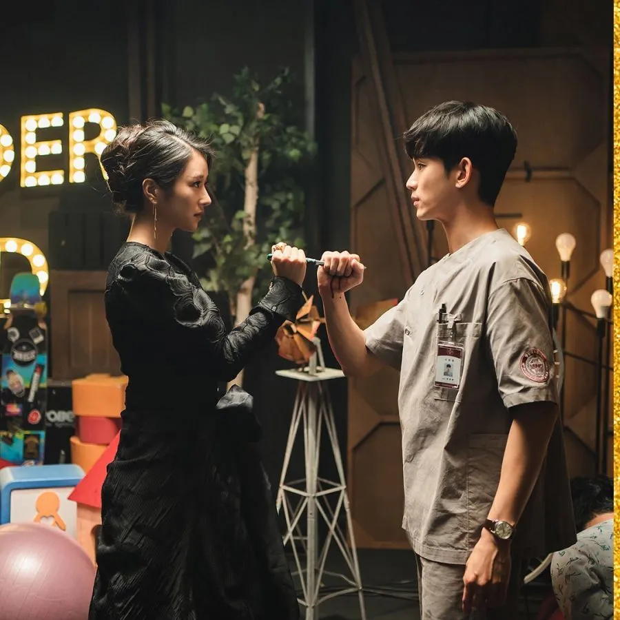 Rekomendasi 6 Drama Terbaik Kim Soo-hyun, Salah Satu Aktor Hebat Korea Selatan 11 Kim Soo-hyun dalam It's Okay to Not Be Okay