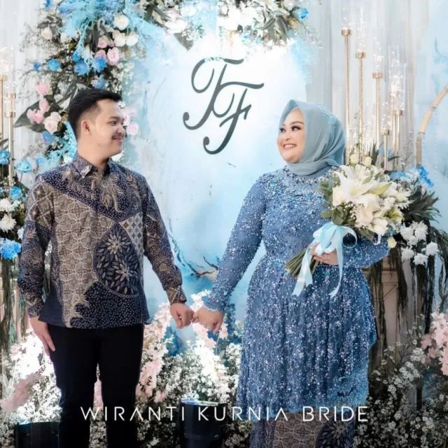 Ide Model Kebaya Payet Biru yang Elegan 16 Rekomendasi kebaya biru full payet