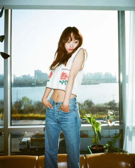 10 Gaya Fesyen Unik Lee Yoo-mi, Pemeran Serial All of Us Are Dead 14 Gaya Lee Yoo-mi