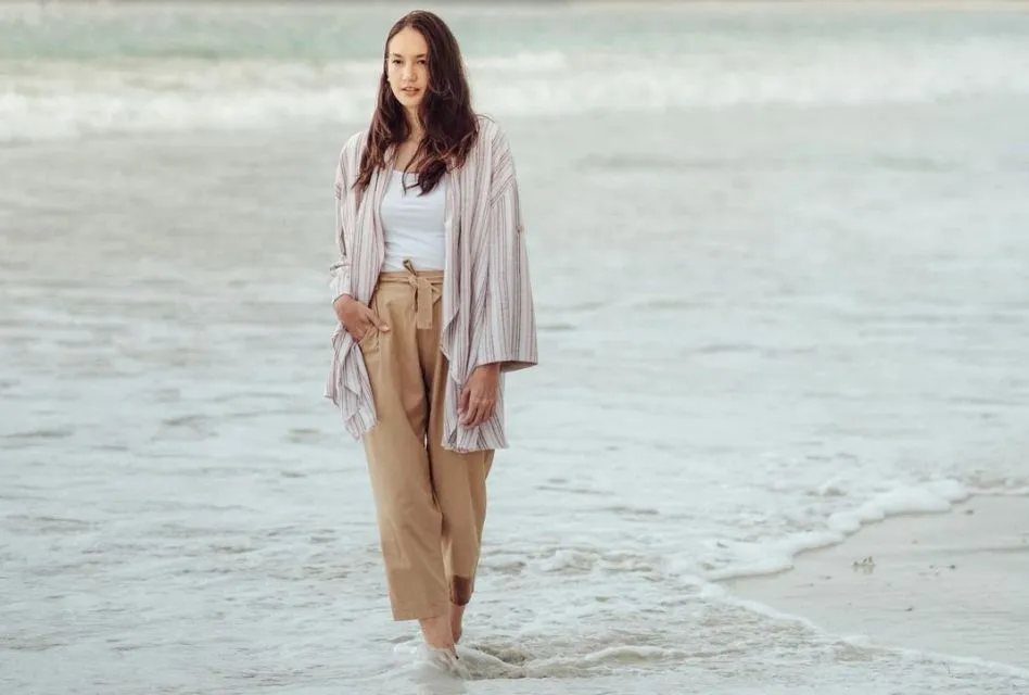 Potret Gaya Stylish Nadine Chandrawinata dalam Busana Modern-Etnik 10 Nadine Chandrawinata