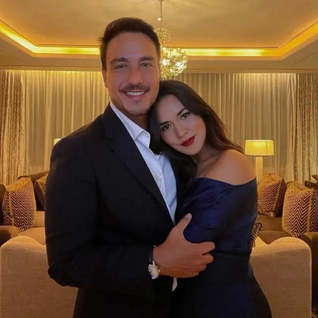 Tips Hubungan Langgeng dari 12 Pasangan Artis yang Patut Kamu Coba 16 Raisa Andriana dan Hamish Daud