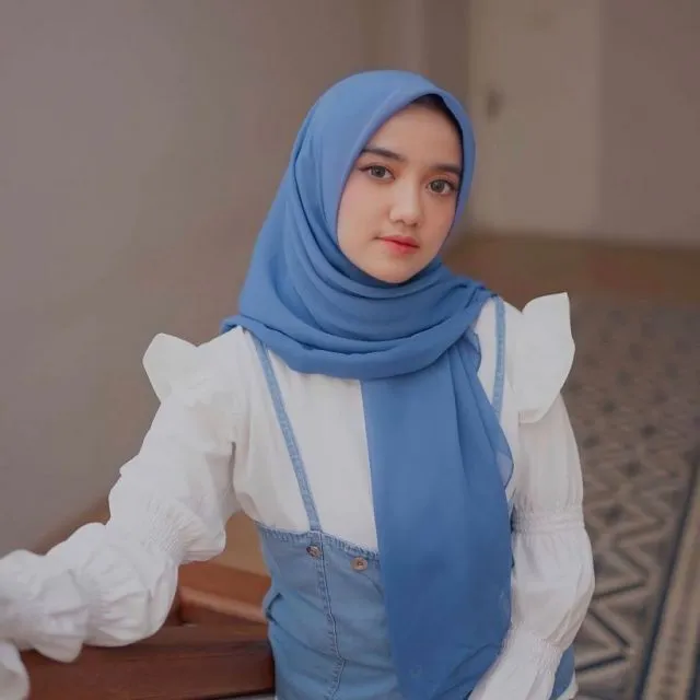 10 Gaya Hijab Wirda Mansur yang Bisa Kamu Jadikan Referensi 14 Wirda Mansyur