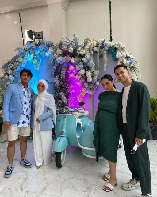 Gaya Busana Kompak ala Raffi Ahmad dan Nagita Slavina. Seru! 17 Style kompak Raffi dan Gigi