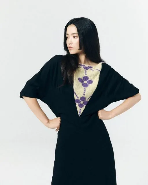 Potret Gaya Modis Kim Tae Ri, Bintang Drama Twenty Five, Twenty One 8