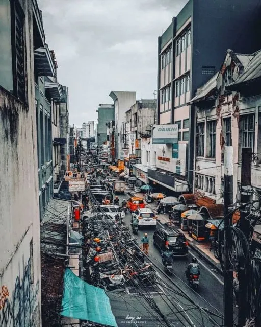 7 Pasar Barang Antik Paling Populer di Indonesia. Surga bagi Kolektor Barang Klasik 9 Pasar barang antik