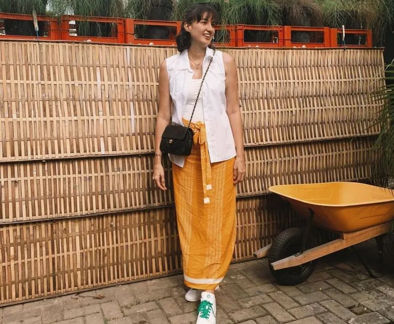 Potret Gaya Stylish Nadine Chandrawinata dalam Busana Modern-Etnik 11 Nadine Chandrawinata