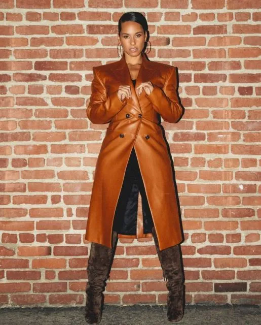 Potret Gaya Alicia Keys yang Berkomitmen Tak Lagi Pakai Makeup 15 Style ala Alicia Keys
