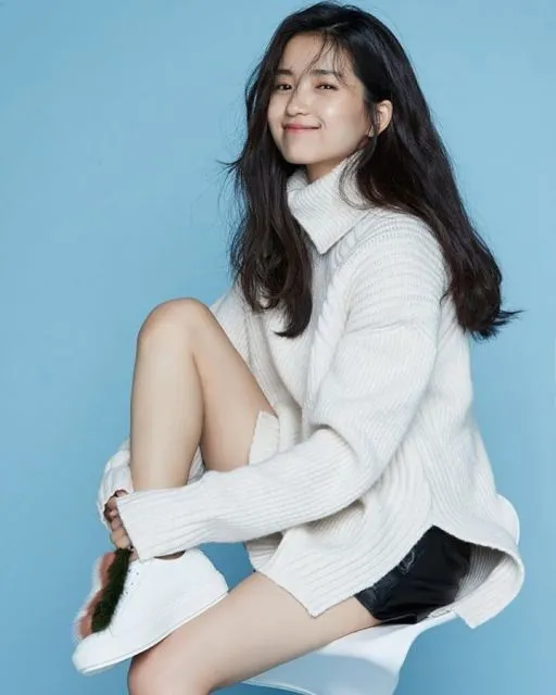Potret Gaya Modis Kim Tae Ri, Bintang Drama Twenty Five, Twenty One 11