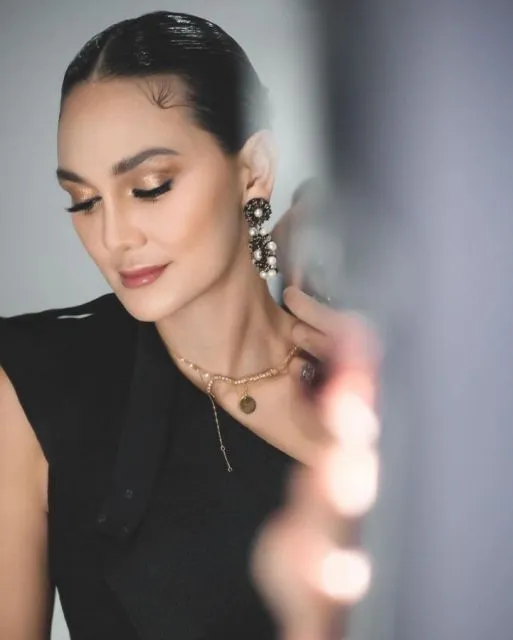 Luna Maya Kena Tipu, Mengaku Sudah Ikhlas dan Anggap itu Teguran 6 Luna Maya ingatkan penggemar agar waspada