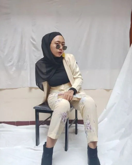 Inspirasi Gaya Artsy ala Aya Canina, Penulis Puisi Style Aya Canina
