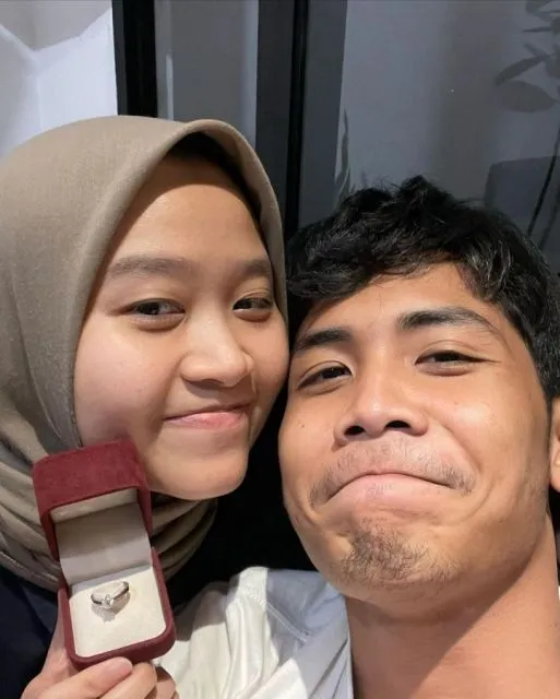 Bintang Emon Lamar sang Kekasih, Pamer Cincin dan Tulis Kalimat Romantis 6 kekasih bintang emon