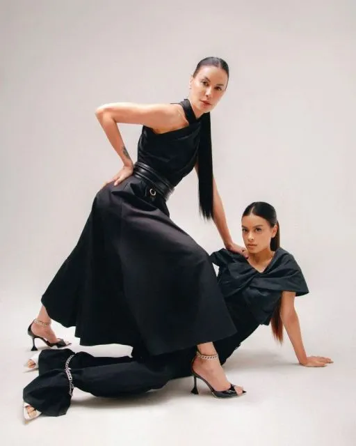 Gaya Kompak Sophia Latjuba dan Eva Celia. Tampil Kece bak Kakak Beradik 16 Sophia dan Eva mengenakan dress hitam