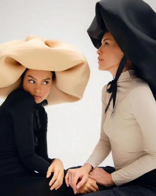 Gaya Kompak Sophia Latjuba dan Eva Celia. Tampil Kece bak Kakak Beradik 15 Eva dan Sophia dengan makeup nude