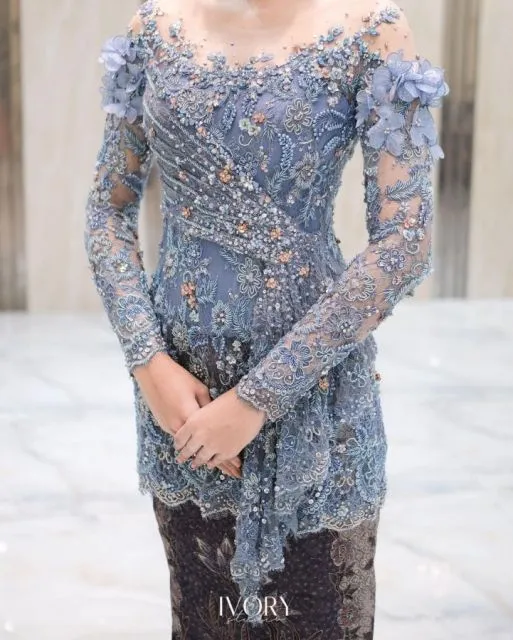 Ide Model Kebaya Payet Biru yang Elegan 18 Rekomendasi kebaya biru full payet