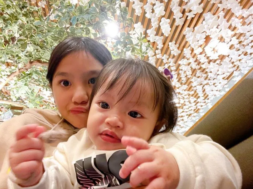 Zaskia Gotik Hamil Anak Kedua, Disambut Tangis Haru Putri Sambung 5 Aqila dan adik tirinya